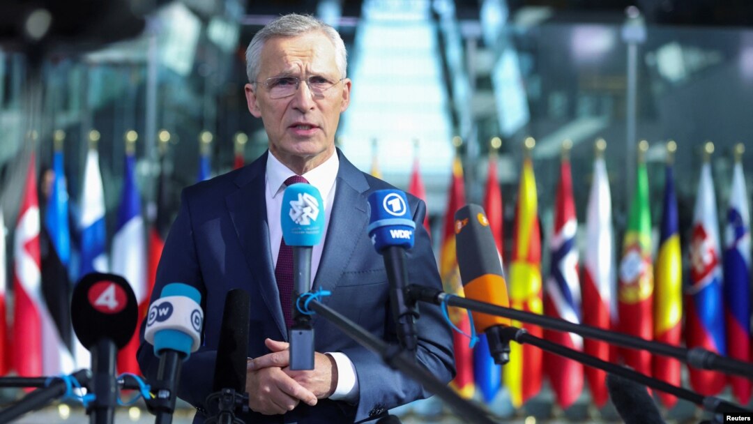 El secretario general de la OTAN, Jens Stoltenberg, habla con los medios de comunicación el día de la reunión de ministros de Defensa de la OTAN en la sede de la Alianza en Bruselas, Bélgica, el 13 de junio de 2024.