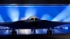资料照：美国空军B-21“突袭者”（Raider）隐形轰炸机完成首飞。（2022年12月2日）