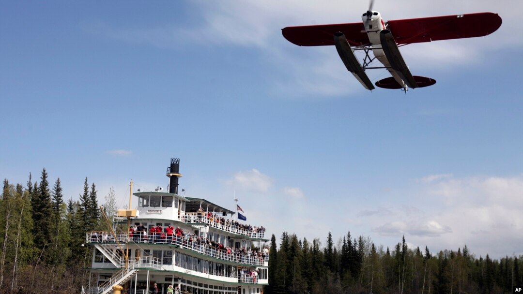 ARCHIVO – Una avioneta Piper PA-18 vista el 19 de mayo de 2008, en el río Chena en Fairbanks, Alaska, EEUU.