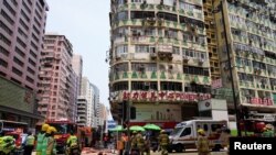 香港九龍一棟老舊商住大樓著火，至少5人死亡。 （2024年4月10日）