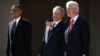 ARCHIVO - (De izq a der) Los expresidentes Barack Obama, George W. Bush y Bill Clinton asisten a la ceremonia de apertura del Centro Presidencial George W. Bush el 25 de abril de 2013 en Dallas, Texas.