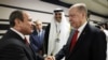 Cumhurbaşkanı Erdoğan, 2022 FIFA Dünya Kupası'nın açılış törenine katılmak üzere gittiği Katar’da Sisi ile biraraya gelerek el sıkıştı