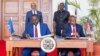 Seremoni siyati ako bilateral ant Ayiti ak Kenya pou otorizasyon fos miltinasyonal pou ede PNH la jere zak vyolans gang yo, nan Nairobi, kapital Kenya, 29 Fevriye, 2024. 