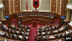 Parlamenti i Shqipërisë i heq imunitetin deputetit Ilir Meta