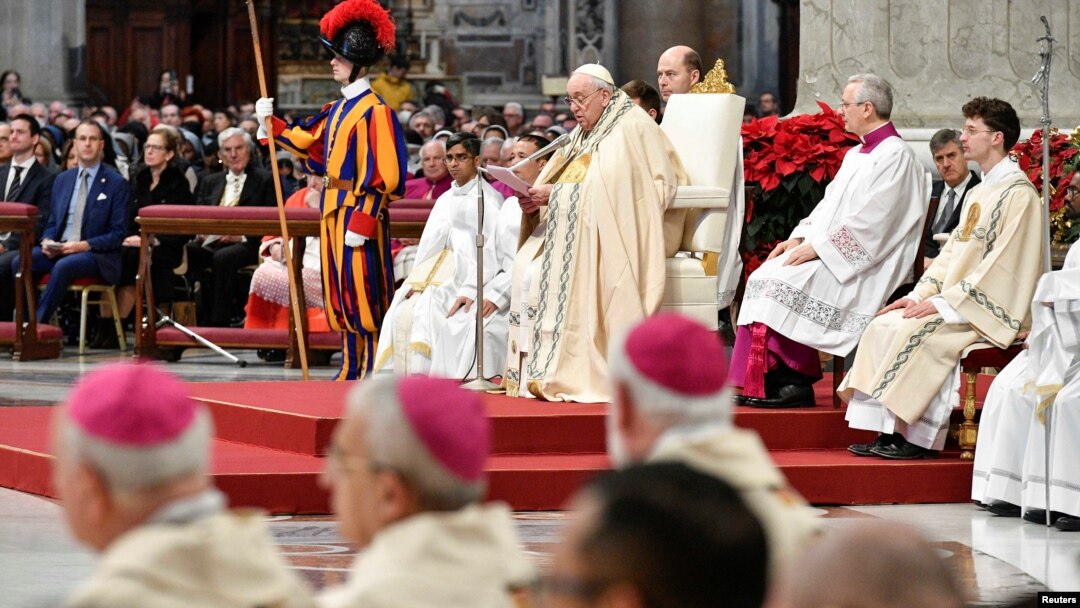 El papa Francisco preside la misa de Año Nuevo en el Vaticano el 1 de enero de 2023.