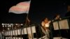 Docenas de mujeres transgénero y aliados se reúnen para conmemorar a los miembros asesinados de su comunidad, afuera del Palacio Nacional en la Ciudad de México, en el Día de la Memoria Transgénero, el martes 20 de noviembre de 2018.