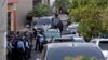 Imagen tomada de un video de la policía de Honduras al momento que se llevan detenido al expresidente Juan Orlando Hernández. Foto: AFP