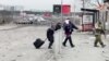 Qochqinlar: Urush tugadi degan xabarni kutib yashayapmiz