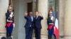 Umaro Sissoco Embaló, Presidente da Guiné-Bissau, e Emmanuel Macron, Presidente da França, em Paris,15 Outubro 2021