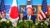 美国总统拜登与国家安全顾问沙利文、国务卿布林肯和国防部长奥斯汀在北约马德里峰会的间歇一道参加与韩国总统尹锡悦和日本首相岸田文雄的三边会晤。(2022年6月29日)