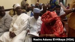 ABUJA: Buba Galadima (zaune a tsakiya) da wasu 'yan APC da ke neman ballewa