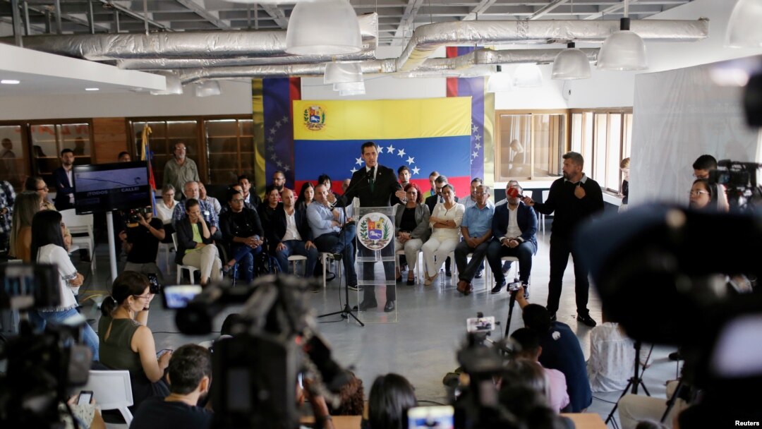 El presidente interino de Venezuela Juan Guaidó, adelantó que a manera de previsión, entregarán un volante a los asistencias con las instrucciones, rutas, objetivos del día.