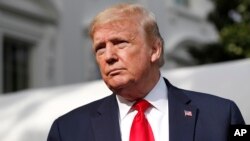 El presidente Donald Trump criticó al expresidente George W. Bush tras haber publicado un vídeo llamando a la unidad de los estadounidenses.