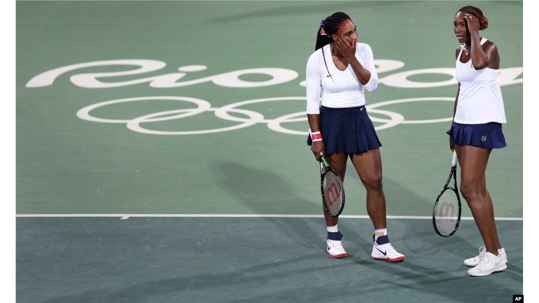 Serena and Venus Williams will play each other in the finals of the Australian Open.