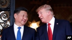 美国总统川普和中国国家主席习近平在佛罗里达州棕榈滩海湖庄园晚宴前合影