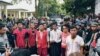 ဗိုလ်ချုပ်ကြေးရုပ်စိုက်ထူသည်ကို ကန့်ကွက်ရာမှ နိုင်လွတ်လုံဥပဒေဖြင့် တရားစွဲပြီး ထောင်ချခံခဲ့ရသည့် ကရင်နီလူငယ်ခေါင်းဆောင်များ။ (ဓာတ်ပုံ - ကရင်နီပြည် လူငယ်များသမဂ္ဂ) (နိုဝင်ဘာ ၇၊ ၂၀၁၉)