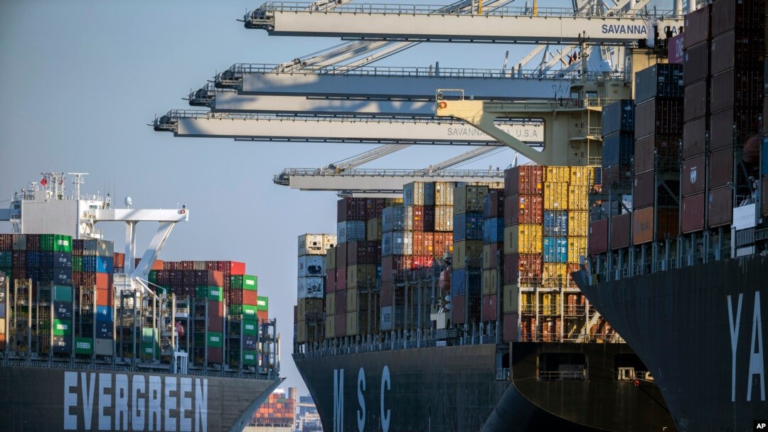 ARCHIVO - Portacontenedores en el puerto de Savannah, Georgia, en septiembre de 2021. 