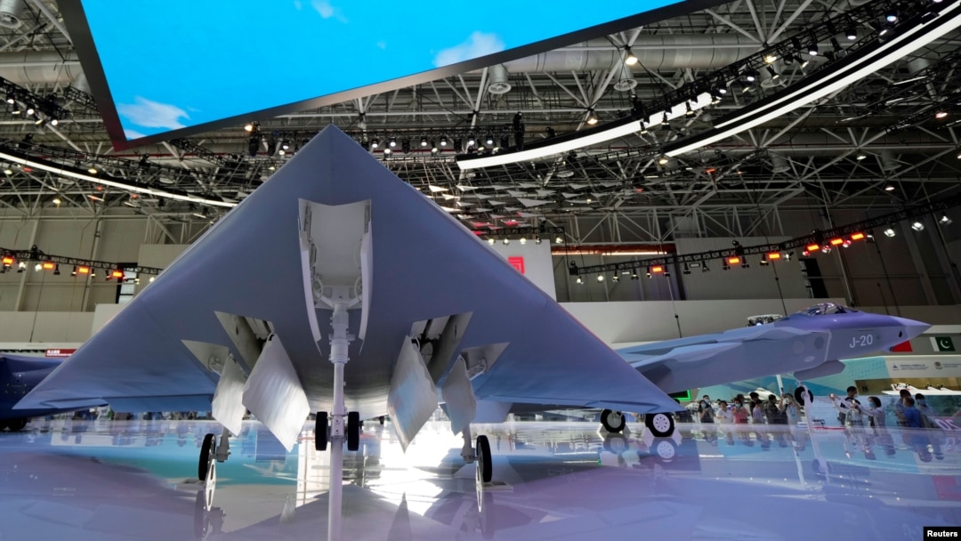 廣東珠海中國國際航空航天博覽會上展出的GJ-11隱形無人戰鬥機。（2021年9月29日）