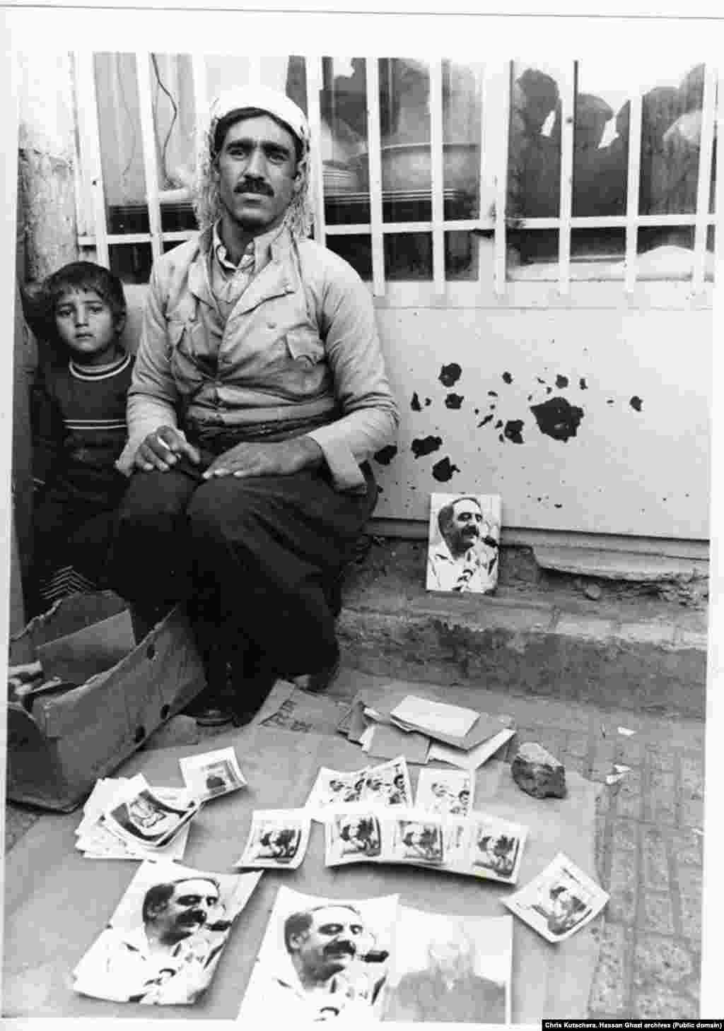 Mahabad Fall 1979 selling images of Kurdish leaders on the street Chris Kutschera Photos