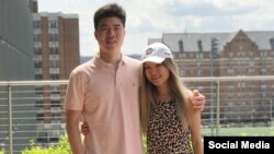 중국에서 3년간 출국이 금지됐던 빅터(왼쪽)· 신시아 리우 남매. (SNS 사진)