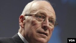 La asistente de Cheney, Kara Ahern dijo que el ex veicepresidente no conoce la identidad del donante.