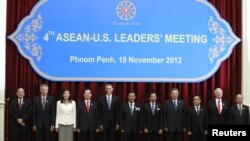 参加东盟峰会的东盟各国领导人和美国总统奥巴马