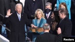 喬·拜登(Joe Biden)2021年1月20日宣誓就任美國第46任總統（路透社）
