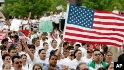 Los indocumentados en Estados Unidos recibieron la decisión de la Corte Suprema de hoy con mucha amargura 