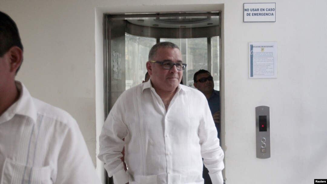 La Fiscalía salvadoreña acusa a Mauricio Funes de malversar 351 millones de dólares del presupuesto público junto a familiares, amigos y exfuncionarios.