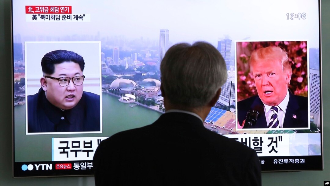 El Consejo de Seguridad Nacional surcoreano emitió el jueves un comunicado prometiendo “coordinar estrechamente las posiciones de los países a través de varios canales” entre Seúl, Washington y Pyongyang.