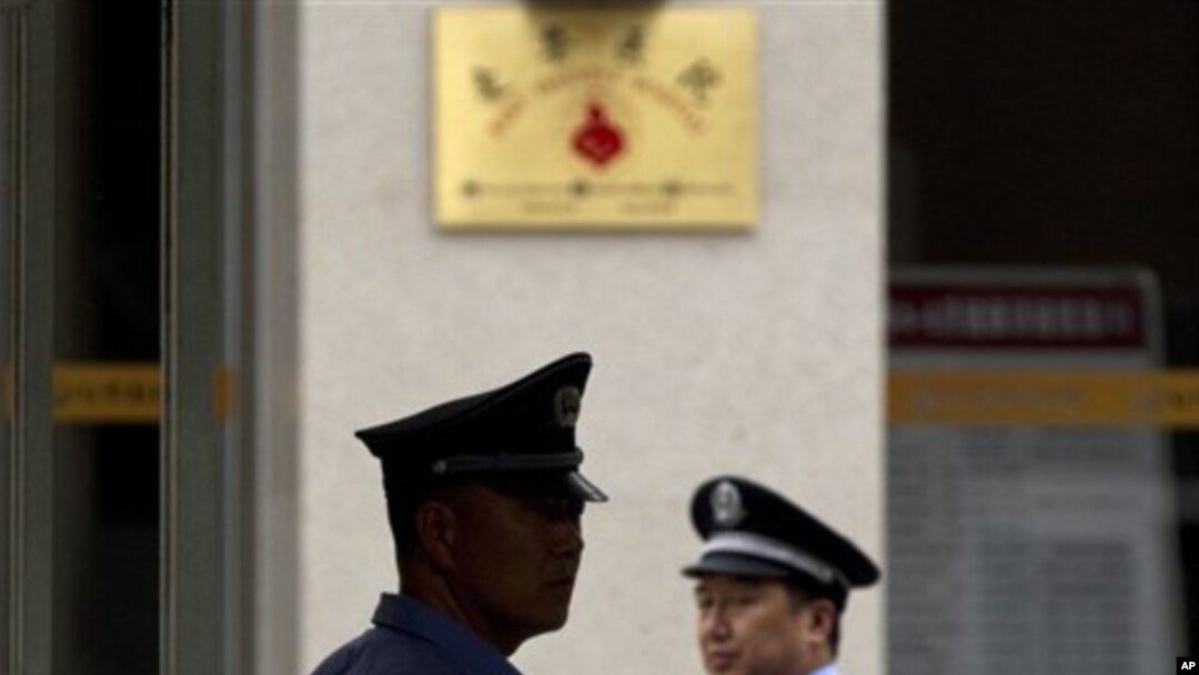 在陳光誠留醫的醫院外星期三依然有很多警察把守