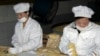 북한 신의주의 한 식품 공장에서 유엔 산하 세계식량계획(WFP)의 지원으로 취약계층에 지급할 영양 비스킷을 생산하고 있다. (자료사진)