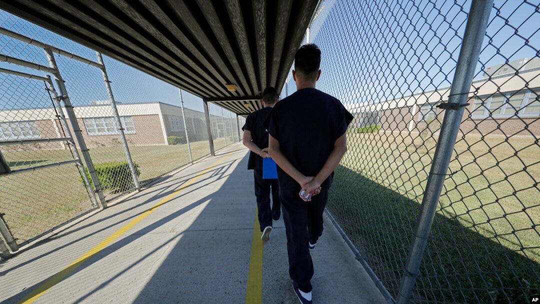 Las autoridades de una cárcel de Boston anunciaron que cancelarán sus relaciones con el Servicio de Control de Inmigración y Aduanas (ICE por sus siglas en inglés) y dejarán de aceptar detenidos por cargos federales en sus instalaciones.