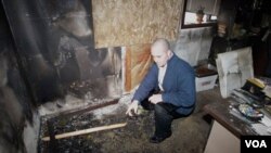 Un día antes de su comparecencia, se provocó un incendio en la mezquita a la que Osman Mohaud había asistido.