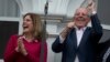 El candidato presidencial peruano Pedro Pablo Kuzcynski celebra desde el balcón de su casa junto a la candidata a la vicepresidencia Mercedez Araoz, en Lima, Perú, el domingo, 5 de junio de 2016.