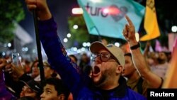 Partidarios del presidente de Venezuela, Nicolás Maduro, reaccionan en Caracas, Venezuela, el 28 de julio de 2024. 