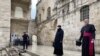Hali ya ibada ya Ijumaa Kuu huko Jerusalem kutokana na amri ya kutosongamana katika eneo lolote ikiwemo maeneo ya ibada kuepusha maambukizi ya virusi vya corona.