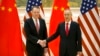 美国贸易代表莱特希泽与中国副总理刘鹤2019年2月14日在北京钓鱼台国宾馆开始举行美中贸易谈判前握手。