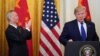 美国总统特朗普在白宫美中第一阶段经贸协议签署仪式上讲话时中国副总理刘鹤鼓掌。（路透社 2020年1月15日）