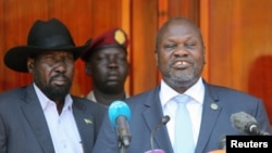 Riek Machar na Salva Kiir Mayardit wakizungumza na waandishi wa habari Juba, Sudan Kusini Februari 20, 2020. REUTERS/Jok Solomun