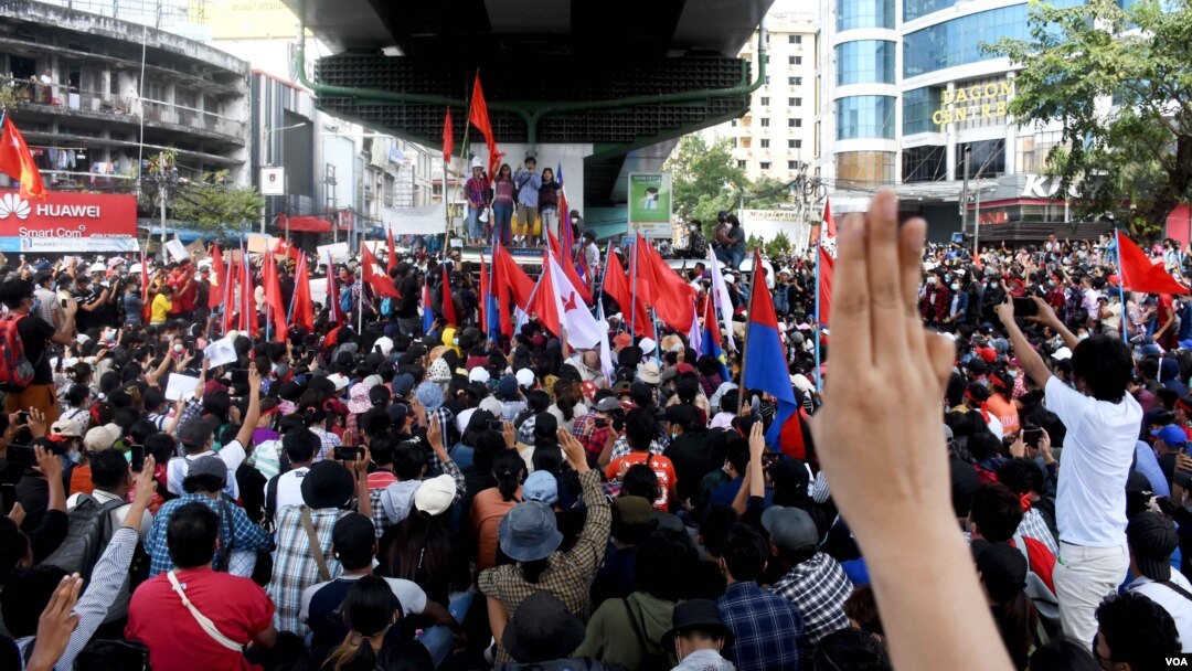 ရန်ကုန်မြို့က စစ်အာဏာဆန့်ကျင်ဆန္ဒပြပွဲမြင်ကွင်း။ (ဖေဖော်ဝါရီ ၈၊ ၂၀၂၁)