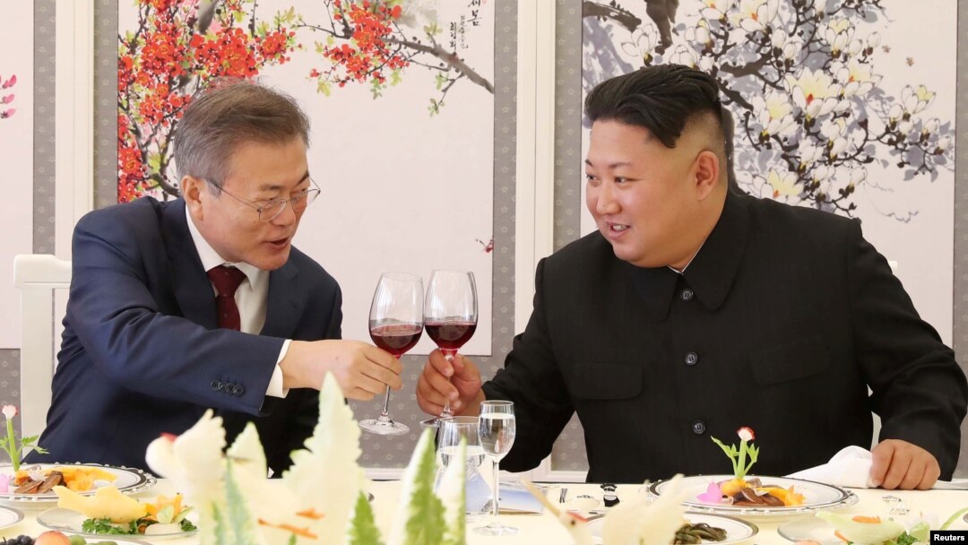 South Korean President Moon Jae-in makes a toast with North Korean leader Kim Jong Un during a luncheon at Samjiyon Guesthouse in Ryanggang province, North Korea, Sept. 20, 2018.