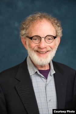 密西根大学公共卫生学院法律、伦理和卫生项目主任彼得•杰克布森(Peter D. Jacobson)