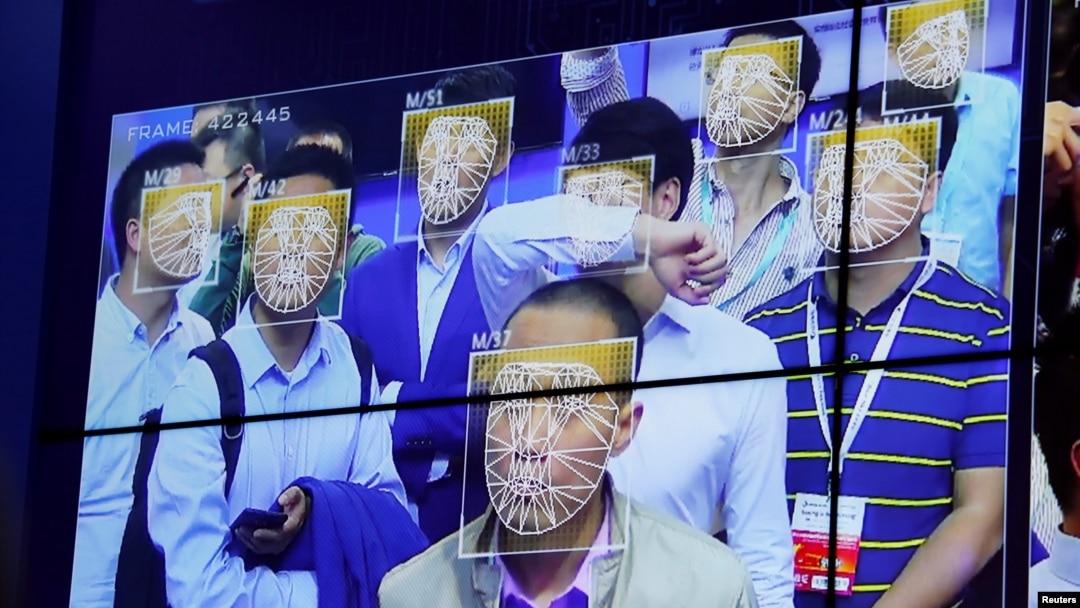Visitors experience facial recognition technology at Face++ booth during the China Public Security Expo in Shenzhen, China October 30, 2017. 