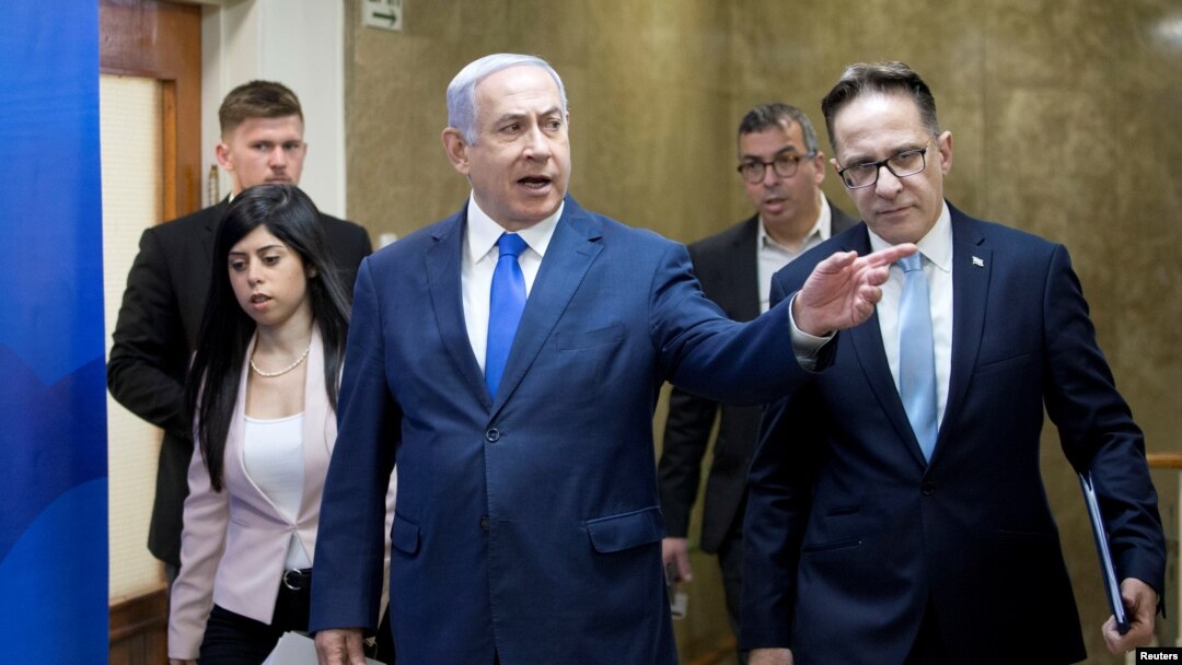 Izraelski premijer Benjamin Netanjahu dolazi na redovnu sednicu kabineta u Jerusalimu (arhivski snimak).