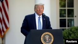 特朗普總統在白宮玫瑰園的新冠病毒疫情記者會上講話。(2020年4月15日)