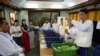 ၂၀၁၅ ခုနှစ် ရွေးကောက်ပွဲတုန်းက ရန်ကုန်မြို့ရှိ မဲရုံတခုမှာ မဲများရေတွက်နေတဲ့ မြင်ကွင်း။ (နိုဝင်ဘာ ၀၈၊ ၂၀၁၅)