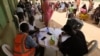 Wasu jami'an da ke gudanar da aikin gwajin cutar Coronavirus a birnin Abuja.