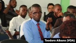 Participantes no debate em Lubango