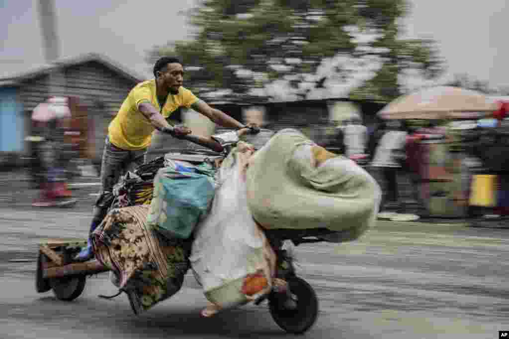 People displaced by the fighting with M23 rebels make their way to the center of Goma, Democratic Republic of the Congo, Jan. 26, 2025.